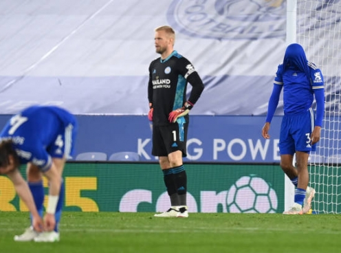 Mất top 4 vào tay Chelsea, NHM Leicester ‘điên cuồng tấn công’ MXH