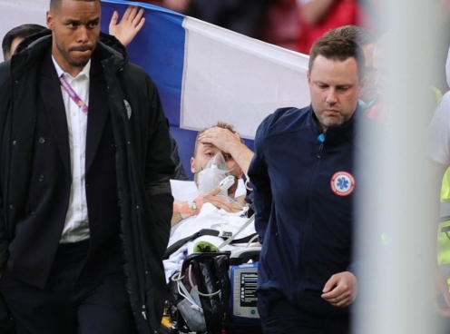 Manchester United cầu nguyện cho Eriksen sau tình huống đột quỵ ở EURO 2021