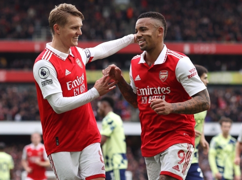 Nhấn chìm Leeds United, Arsenal duy trì khoảng cách 8 điểm so với Man City