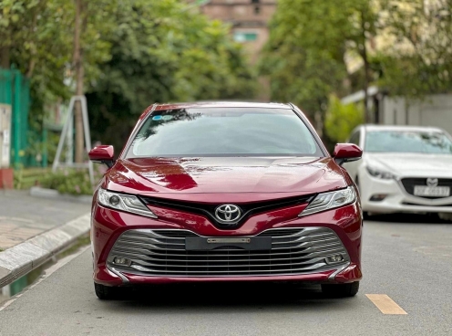 Toyota Camry 2020 lăn bánh 4 năm có giá bao nhiêu trên sàn xe đã qua sử dụng?