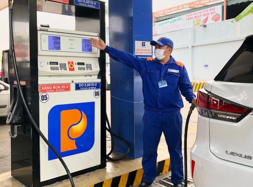 Chủ xe tại Việt Nam vất vả tìm chỗ mua nhiên liệu đạt chuẩn Euro 5