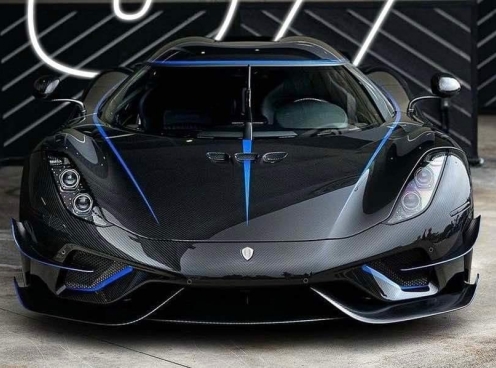 Thành viên thứ 67 của Gumball 3000 gọi tên siêu phẩm Koenigsegg Regera bản 'Honey'