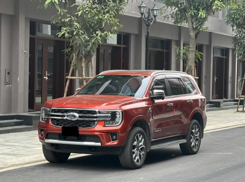 Ford Everest 2023 mới chạy chưa đầy 10.000 km bán lại với giá bao nhiêu trên sàn xe cũ?