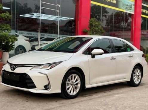 Sau 2 năm lăn bánh, Toyota Corolla Altis 2022 chạy lướt lên sàn xe cũ với giá khó tin