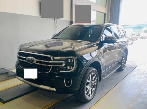 Xe lướt Ford Everest 2023 bản Titanium bán lại với giá bao nhiêu sau 1 năm lăn bánh?