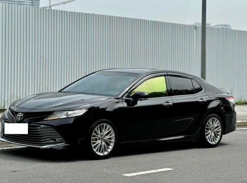 Toyota Camry 2019 'full option' lên sàn xe cũ với giá ngỡ ngàng sau 5 năm sử dụng