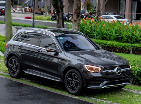 Mercedes-Benz GLC 300 2022 chạy lướt 24.000 km có giá thế nào trên sàn xe cũ?