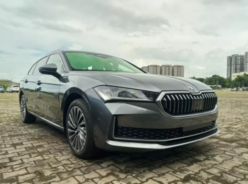 Cận cảnh Skoda Superb sắp xuất hiện tại VMS 2024, đối thủ mới của Toyota Camry