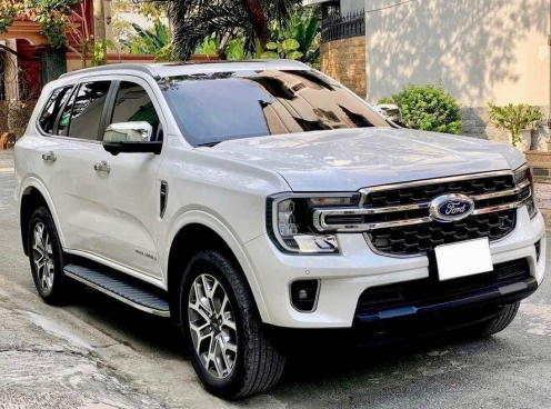 Lăn bánh 1 năm, SUV 7 chỗ Ford Everest 2023 đã lên sàn xe cũ với giá ngỡ ngàng