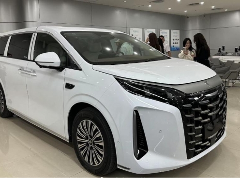 BYD Xia PHEV cập bến đại lý thị trường 'hàng xóm' trước thềm ra mắt