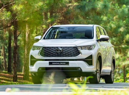 Toyota Innova Cross là xe hybrid ăn khách nhất tại Việt Nam trong năm 2024