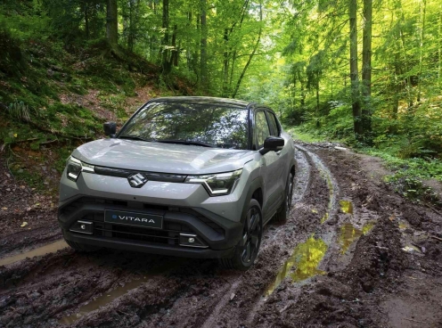 Suzuki Vitara bản điện khoe khả năng chạy off-road, có thể đi được 500 km/sạc