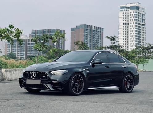 Mới chạy hơn 2.000 km, Mercedes-AMG C 63 S E Performance 2024 'siêu lướt' đã bán lại với giá khó tin