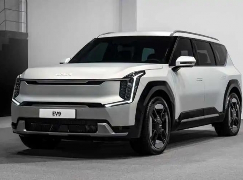 SUV điện Kia EV9 có thêm bản mới với giá 'mềm' hơn, chạy tối đa 374 km