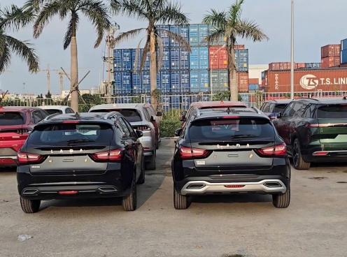 Lô xe Nga Lada đã cập cảng Việt Nam: Chuẩn bị ra mắt 4 mẫu sedan và SUV giá rẻ