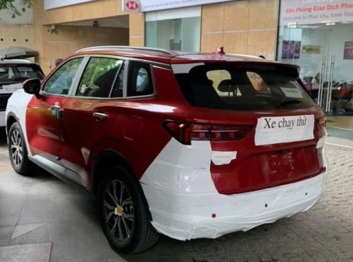 Bắt gặp Ford Territory 2025 chạy thử trên đường phố Hà Nội, để lộ đèn pha và bộ mâm mới