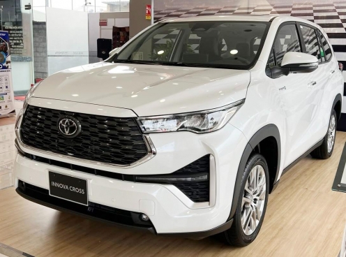 Toyota Innova Cross trở lại ngôi đầu bảng xe hybrid tại Việt Nam trong tháng 4/2025