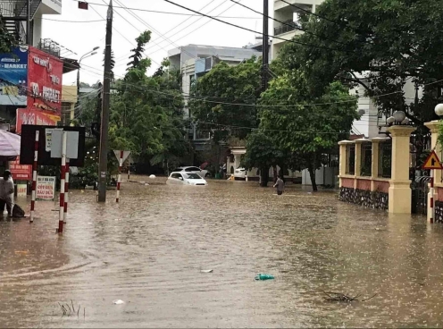 Mưa lớn gây ngập sâu, tê liệt giao thông tại các tỉnh miền núi phía Bắc