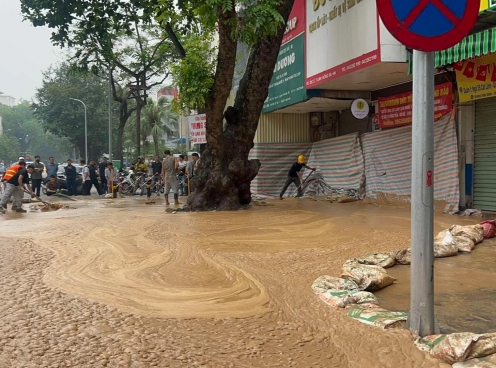 Sự cố bùn phun trào tái diễn khi đào hầm ngầm metro Nhổn - ga Hà Nội