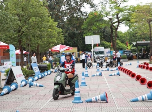 Học sinh cần trang bị những kỹ năng nào khi bắt đầu lái xe máy?
