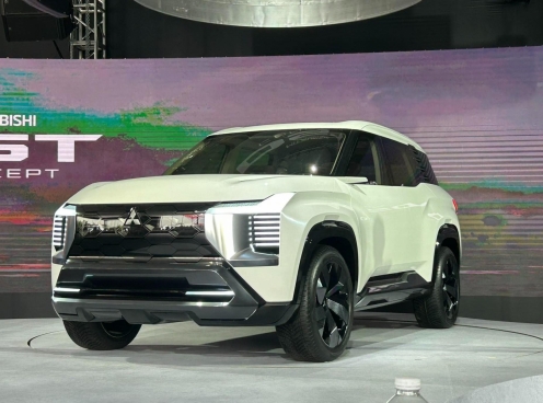 Cận cảnh Mitsubishi DST Concept - SUV 7 chỗ hứa hẹn 'gây bão' cuối năm 2025