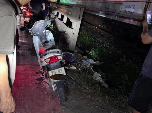 Băng qua đường ray, người đàn ông bị tàu hỏa tông tử vong: Cái giá cho sự chủ quan