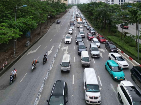 Phân làn ô tô - xe máy trên đường Phạm Văn Đồng, Võ Chí Công: Kỳ vọng giảm tắc, dân than 'kẹt xe gấp đôi'