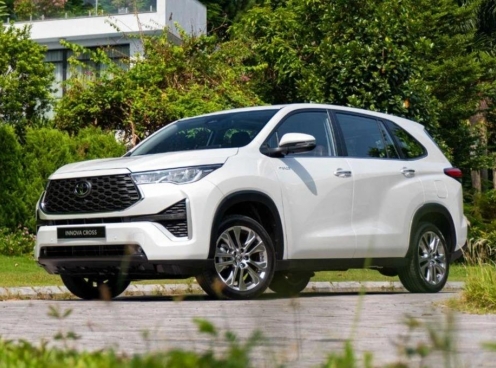 Thị trường xe hybrid nửa đầu 2025: Gần 6.000 xe bán ra, Toyota Innova Cross dẫn đầu
