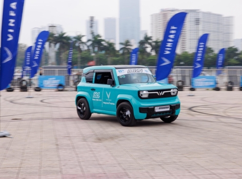 VinFast VF 3 trình diễn drift ấn tượng: Giữ nguyên hệ thống điện, nâng cấp để 'đốt lốp' chuẩn FIA