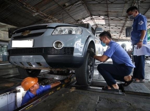Lắp thêm đèn soi biển số phía trước ô tô: Tưởng đẹp, hóa ra vi phạm