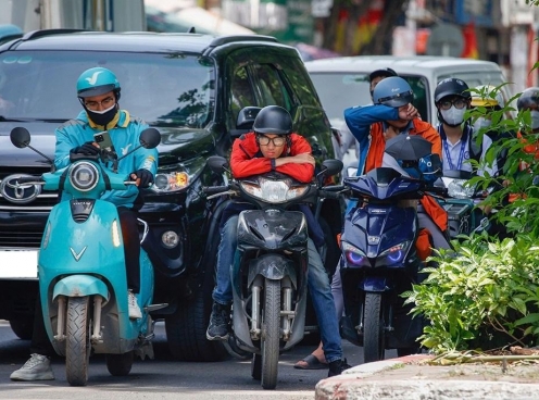 Hà Nội sẽ chuẩn hóa trạm sạc, mở rộng phương tiện công cộng trước khi cấm xe máy xăng