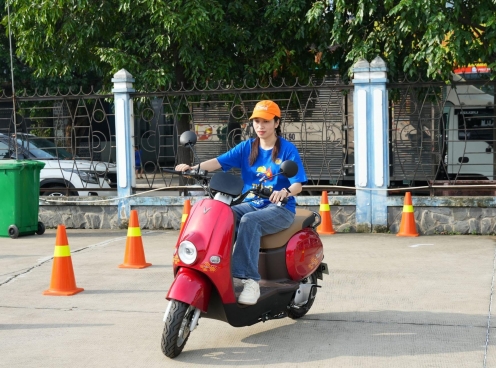 Người dùng Việt cần lưu ý gì khi đổi từ xe máy xăng sang xe máy điện?