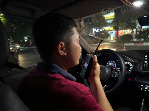 CSGT Hà Nội áp dụng chiêu mới, giả thường dân theo dõi tài xế say xỉn rời quán nhậu