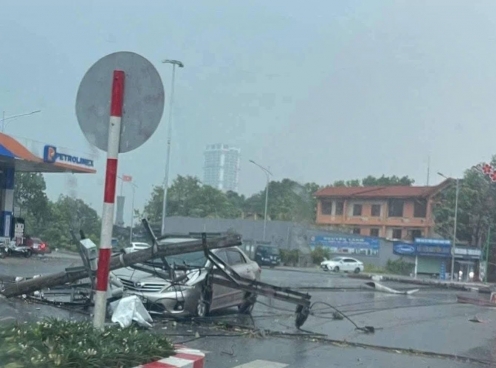 Lái xe gặp giông lốc: Những kỹ năng sống còn tài xế cần nắm vững để đảm bảo an toàn
