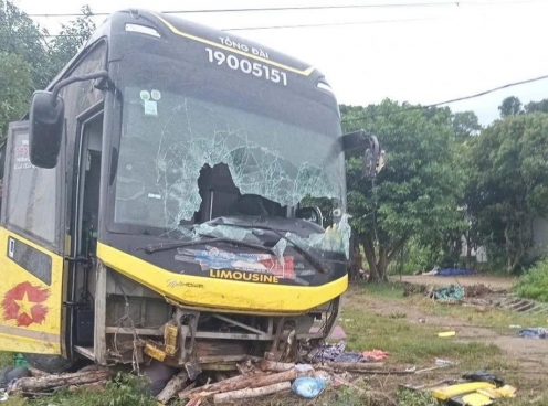 Tai nạn kinh hoàng trên quốc lộ 1 ở Hà Tĩnh: Xe khách bị lật khiến 9 người tử vong, 15 người bị thương
