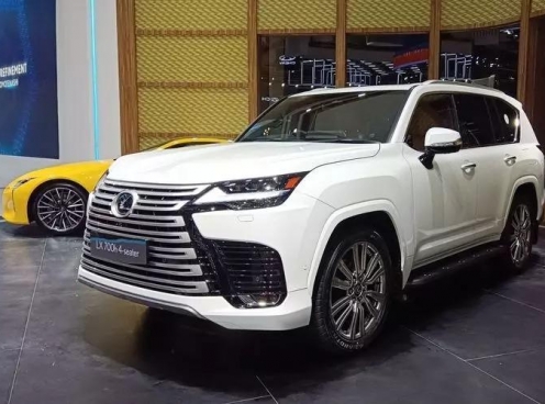 Ảnh thực tế Lexus LX 700h tại Đông Nam Á - 'Chuyên có mặt đất' có giá quy đổi từ 5,43 tỷ đồng