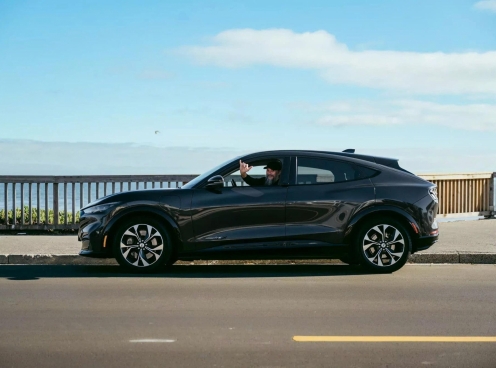 Sắp ra mắt tại Việt Nam, xe điện Ford Mustang Mach-E gây chú ý với độ bền pin ấn tượng