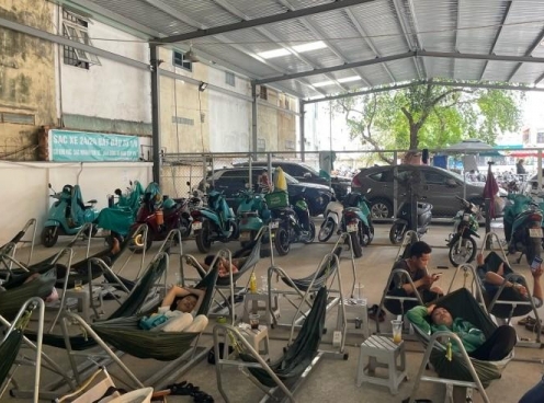 Nở rộ quán cà phê kiêm trạm sạc xe điện: Tiện lợi hay tiềm ẩn nguy cơ cháy nổ?