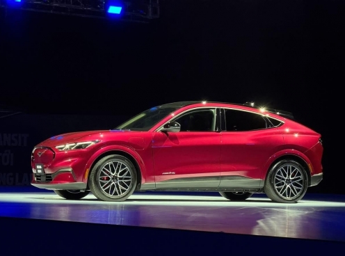 Xe điện Ford Mustang Mach-E ra mắt Việt Nam, giá đặc biệt 2,499 tỷ đồng cho 300 khách hàng đầu tiên