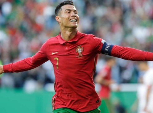 Bồ Đào Nha vùi dập Thụy Sĩ trong ngày Ronaldo tỏa sáng rực rỡ