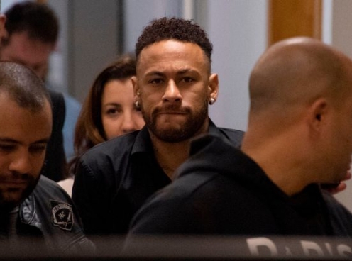 Mâu thuẫn với Mbappe, Neymar có động thái lạ vụ gia nhập 'đại gia' nước Anh