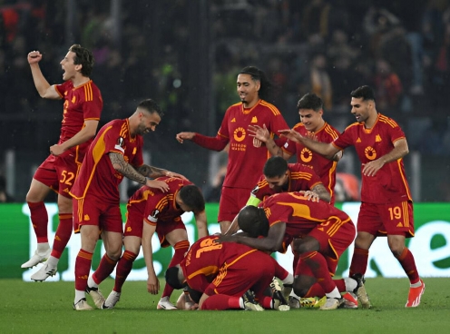 Thi đấu thiếu người, Roma vẫn có vé vào bán kết Europa League