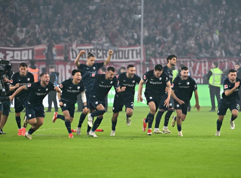 Ngược dòng không tưởng, CLB Đức trụ hạng Bundesliga thành công