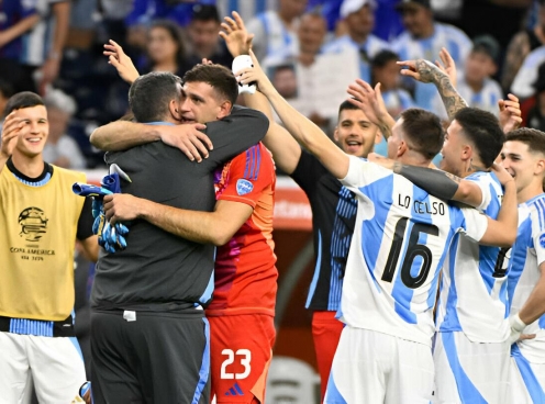 Messi trượt PEN, Argentina vẫn đi tiếp nhờ 2 lần cản 11m của Martinez