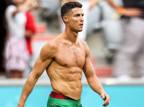 Tại sao Ronaldo luôn giữ được thể trạng tốt dù đã ở tuổi 39?