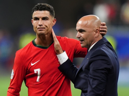 HLV Bồ Đào Nha tuyên bố thẳng: 'Ronaldo quá hoàn hảo'