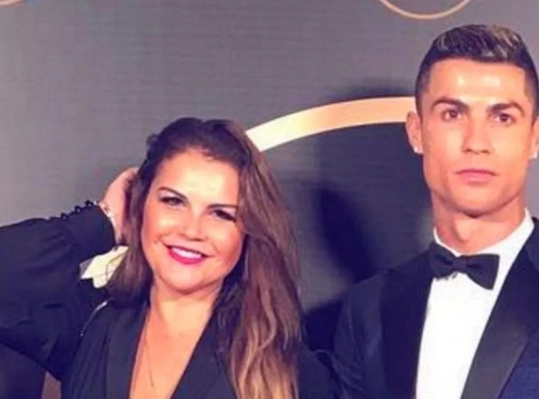 Chị gái Ronaldo yêu cầu gỡ tin chuyển nhượng về em trai