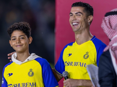 Ronaldo tiết lộ khả năng thi đấu cùng 'cậu cả' Cristiano Jr