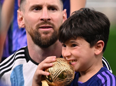 Con trai Messi có màn ăn mừng gây sốt