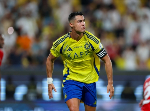 Ronaldo thăng hoa, Al Nassr thắng dễ Al Raed